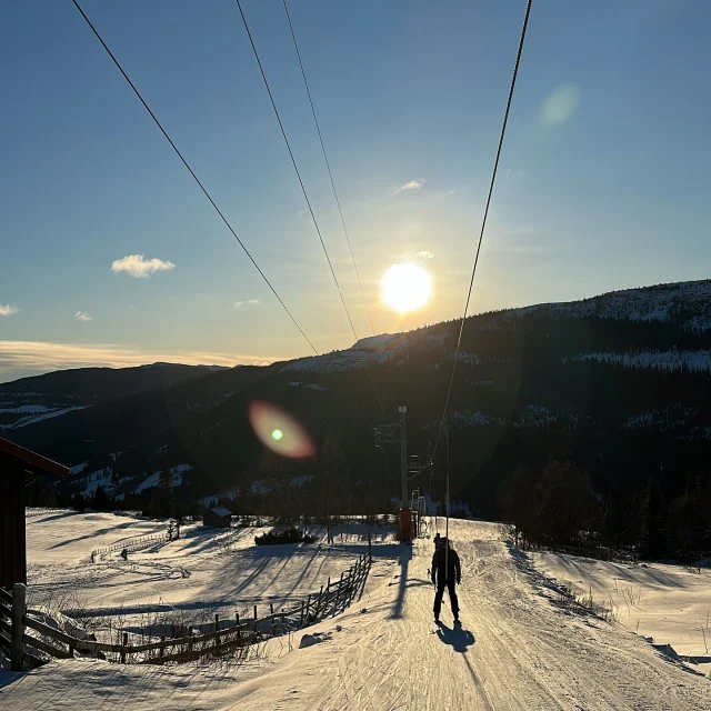 ⛷️ ☀️